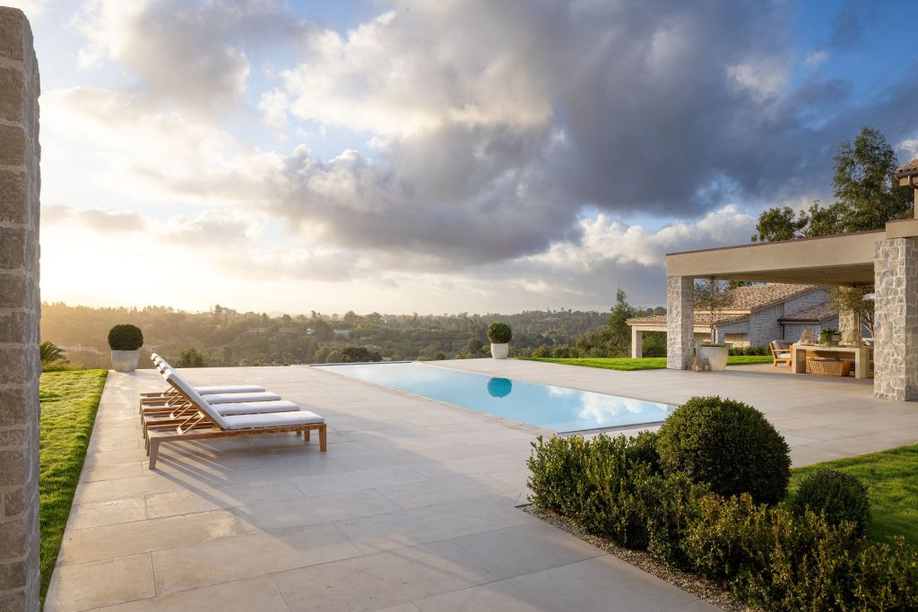 pool and al fresco dining areas in Rancho Santa Fe, California